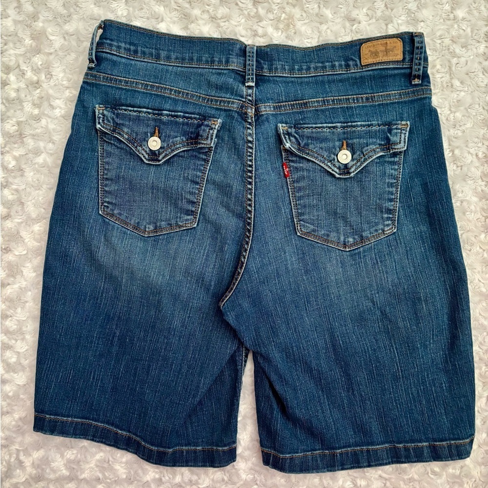 Levi’s 512 Perfectly Slimming Denim Bermuda Shorts Women’s Size 12 Mid-Rise - Picture 4 of 8